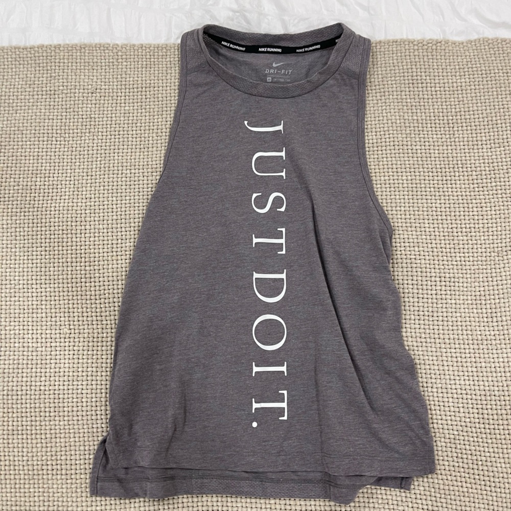 Nike top